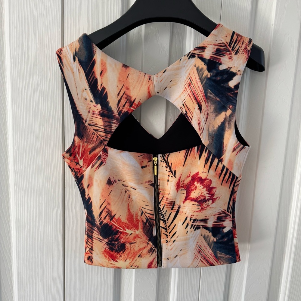 GUESS crop top Small - Picture 2 of 2